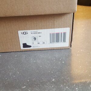 Women's "Mini boot" UGGS BNIB black HARD to find. Ordered from BROWNS at Yoekdal